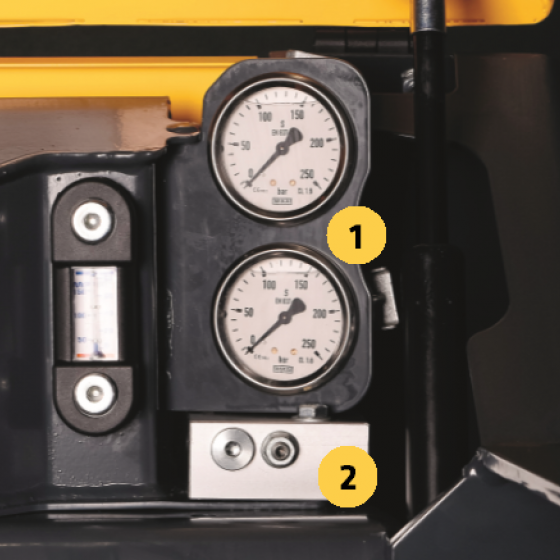1. O manómetro mostra a pressão de rachar e a pressão sistémica das funções auxiliares.< br/>2. Sistema de ajuste de lubrificação da corrente.